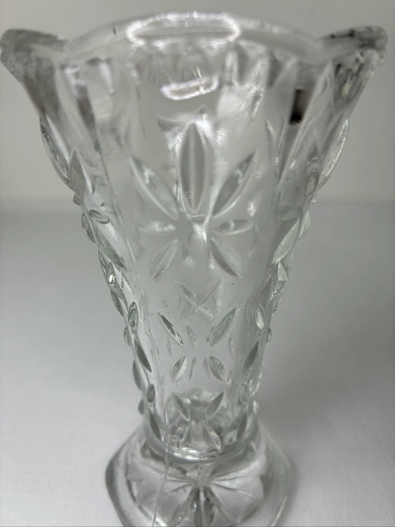 Elegante vaso de flores de vidro vintage com borda ondulada – photo 2